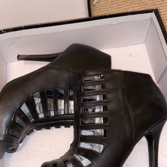 FERGIE booties - Picture 2 of 2